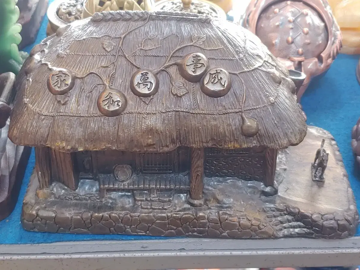 Thatched house Piggy bank Jewelry box Bronze