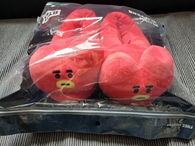 (원가이하양도) BT21 TATA 인형 슬리퍼 라이프렌즈 타타