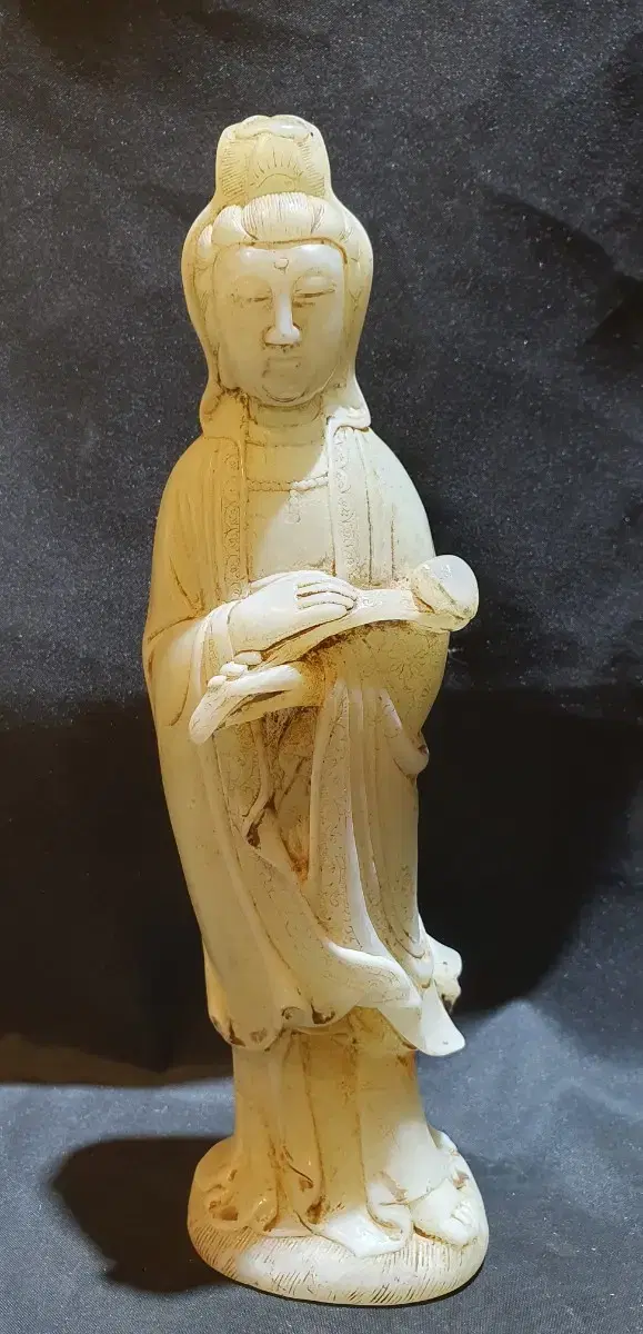 White jade Buddha statue