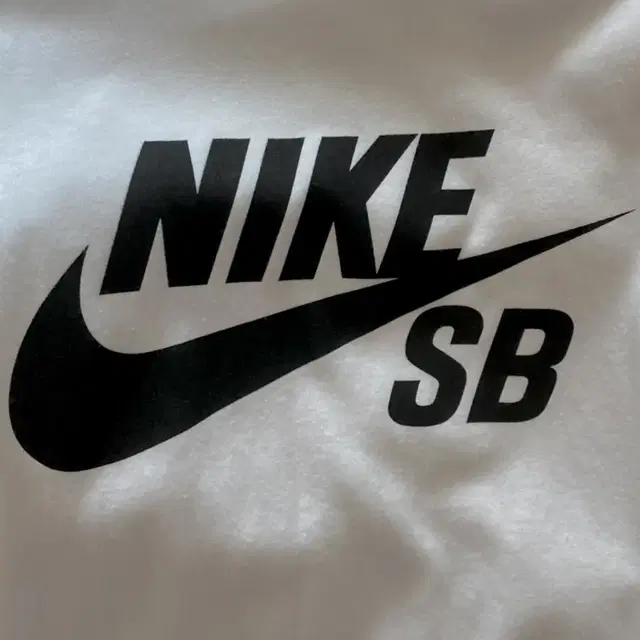 나이키 NIKE SB 티셔츠 화이트 m