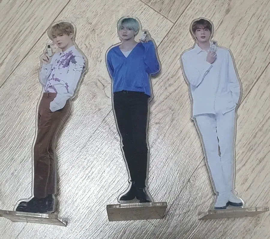 L'Atelier bts acrylic 