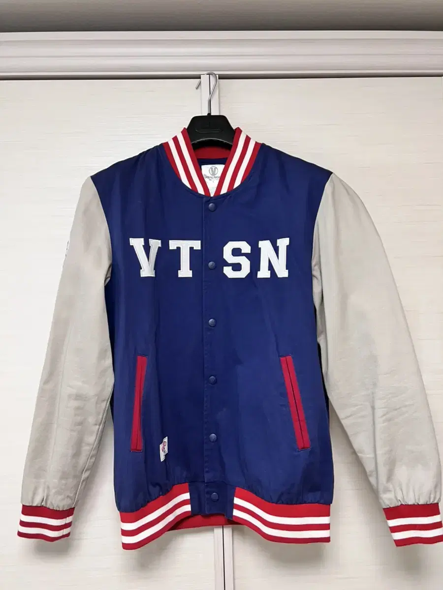 Vital Signs Stadium Jacket (Starjang) L sells