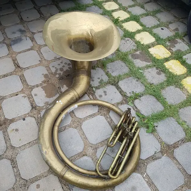 수자폰 Sousaphone 악기 디피 장식 인테리어 황동 신주