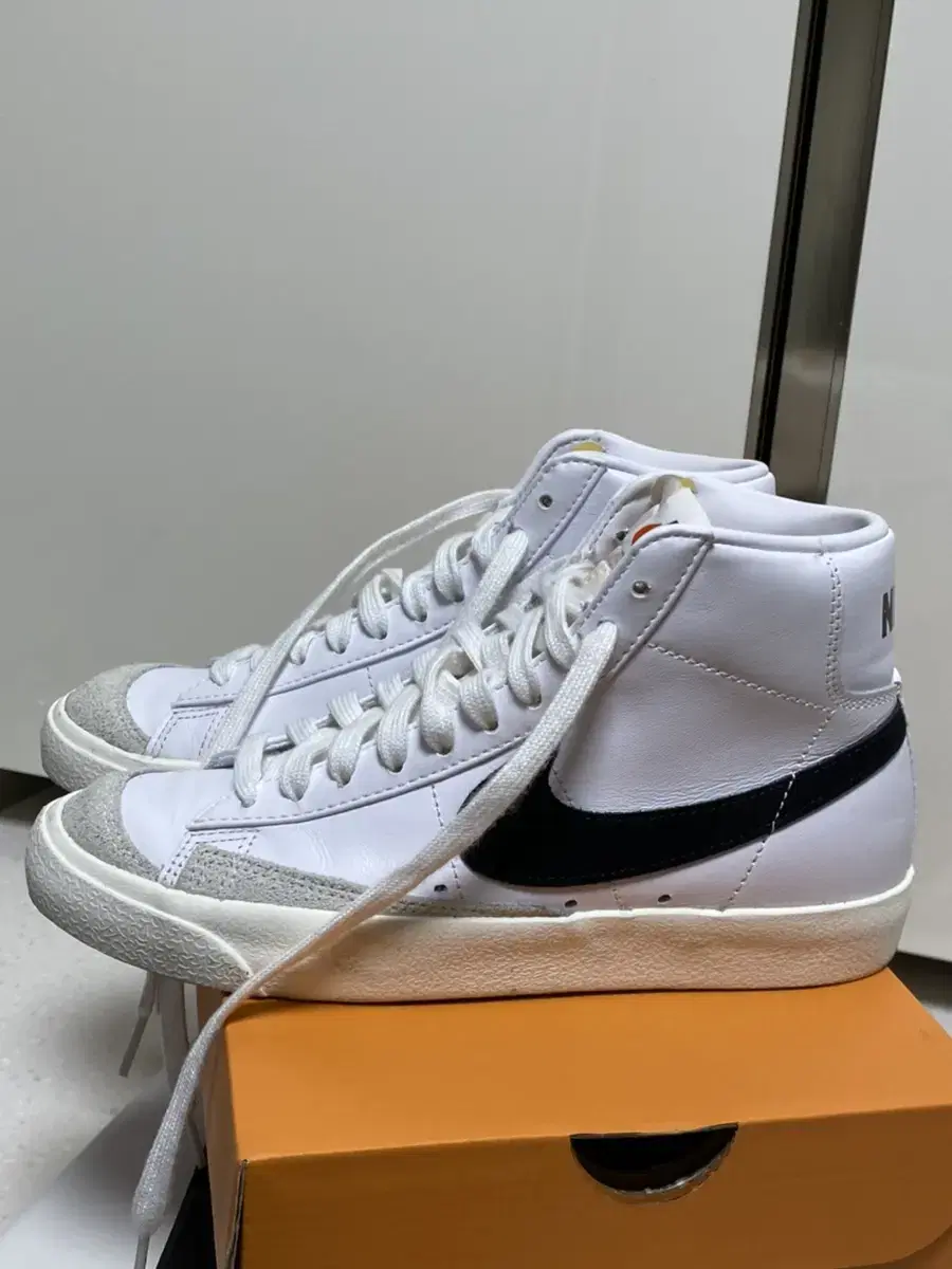 Nike Blazer Mid 77 235