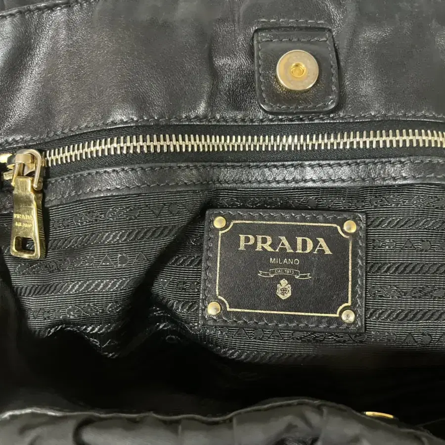 정품) 프라다 가방 PRADA