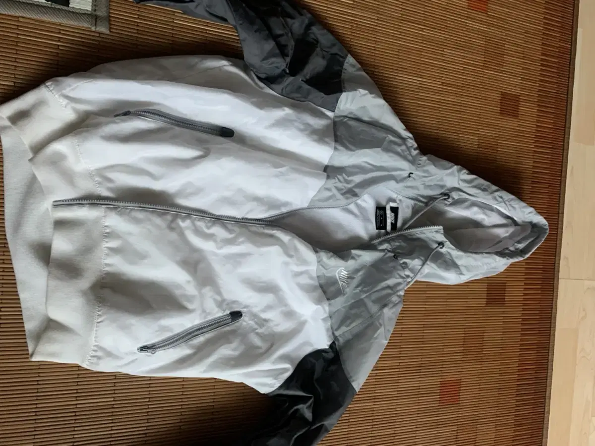 Nike Windrunner M size