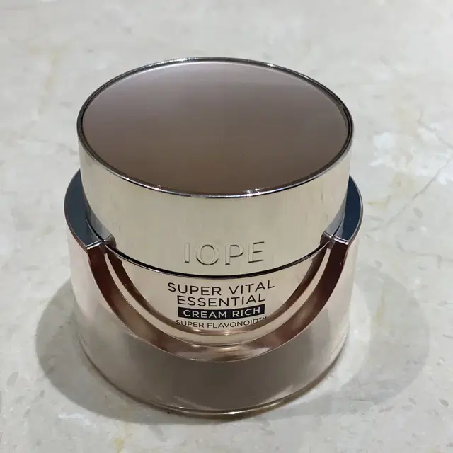 아이오페 슈퍼바이탈 에센셜 크림 리치 50ml 새제품