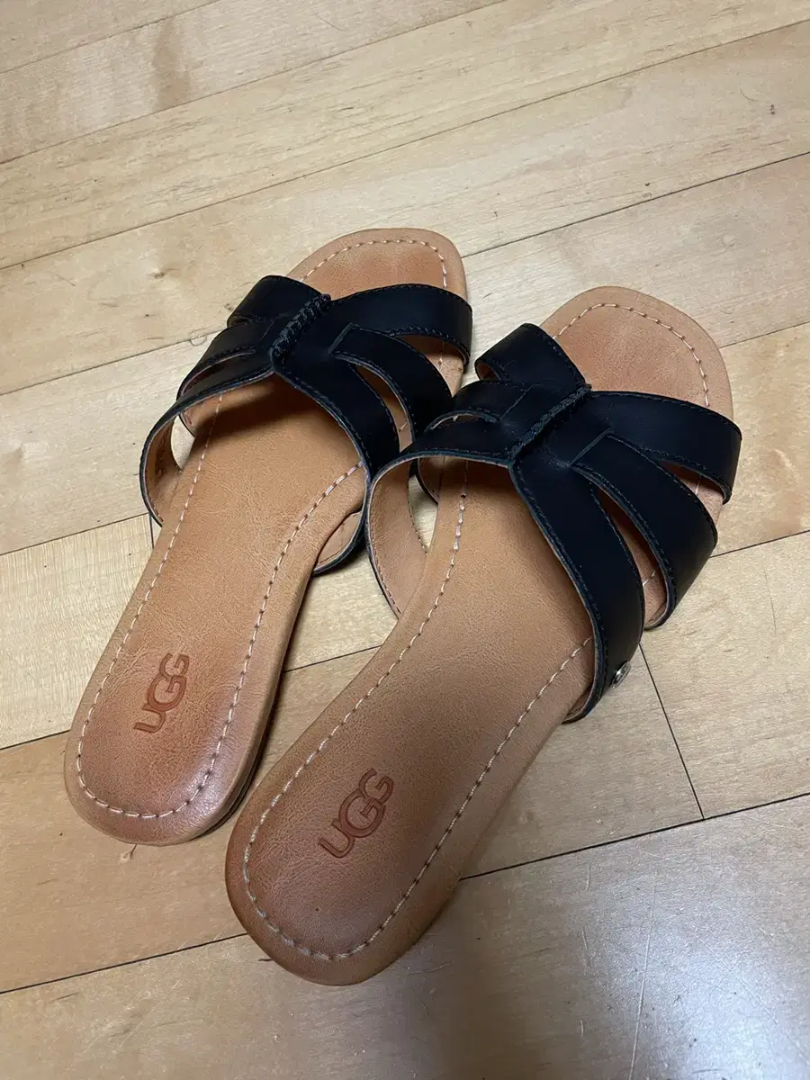 어그 UGG 여름슬리퍼 230