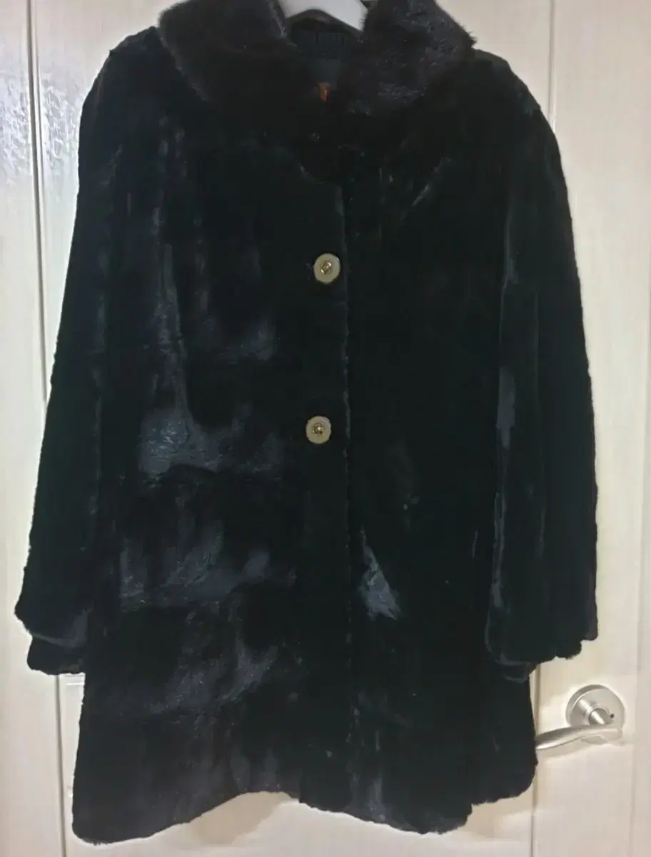 Long black coat with pearlized mink77