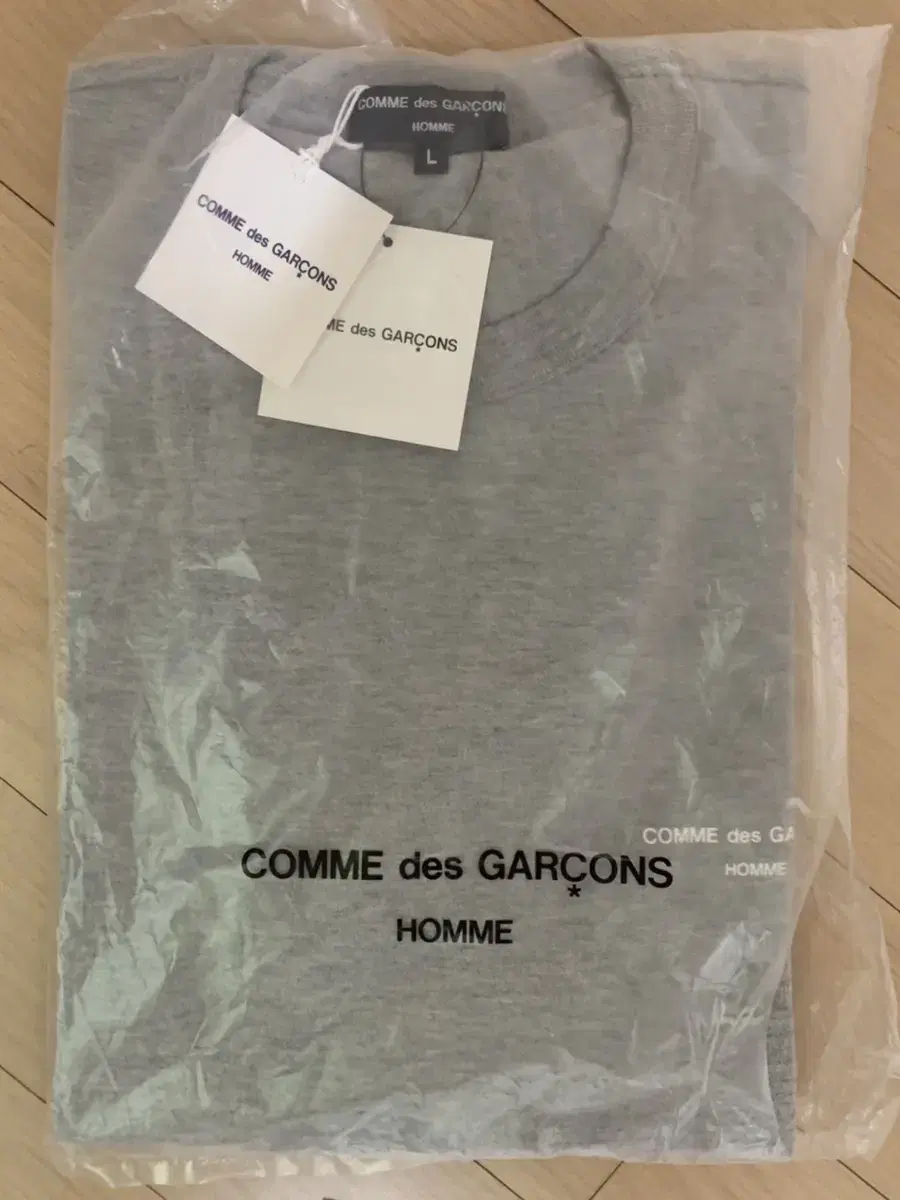 [L] Comme des Garcons Comme des Garcons Song Homme Short Sleeve T-Shirt