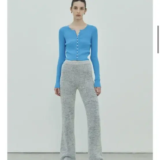 잉화 다이애그널 pluffy knit pants / blue