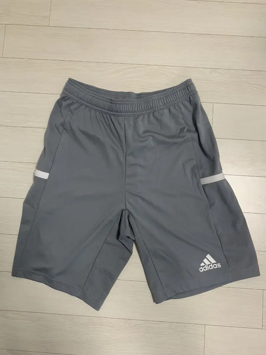 Adidas gray vahn