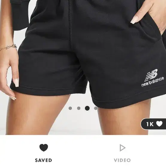 뉴발란스 unisex logo shorts in black