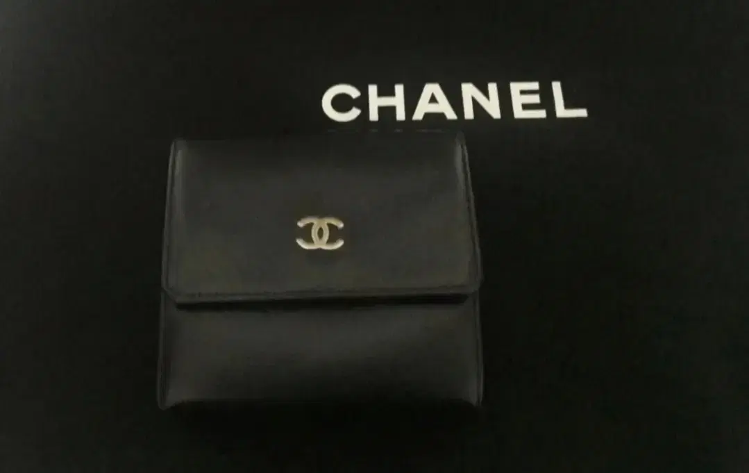 (Genuine) Chanel Coco Wallet