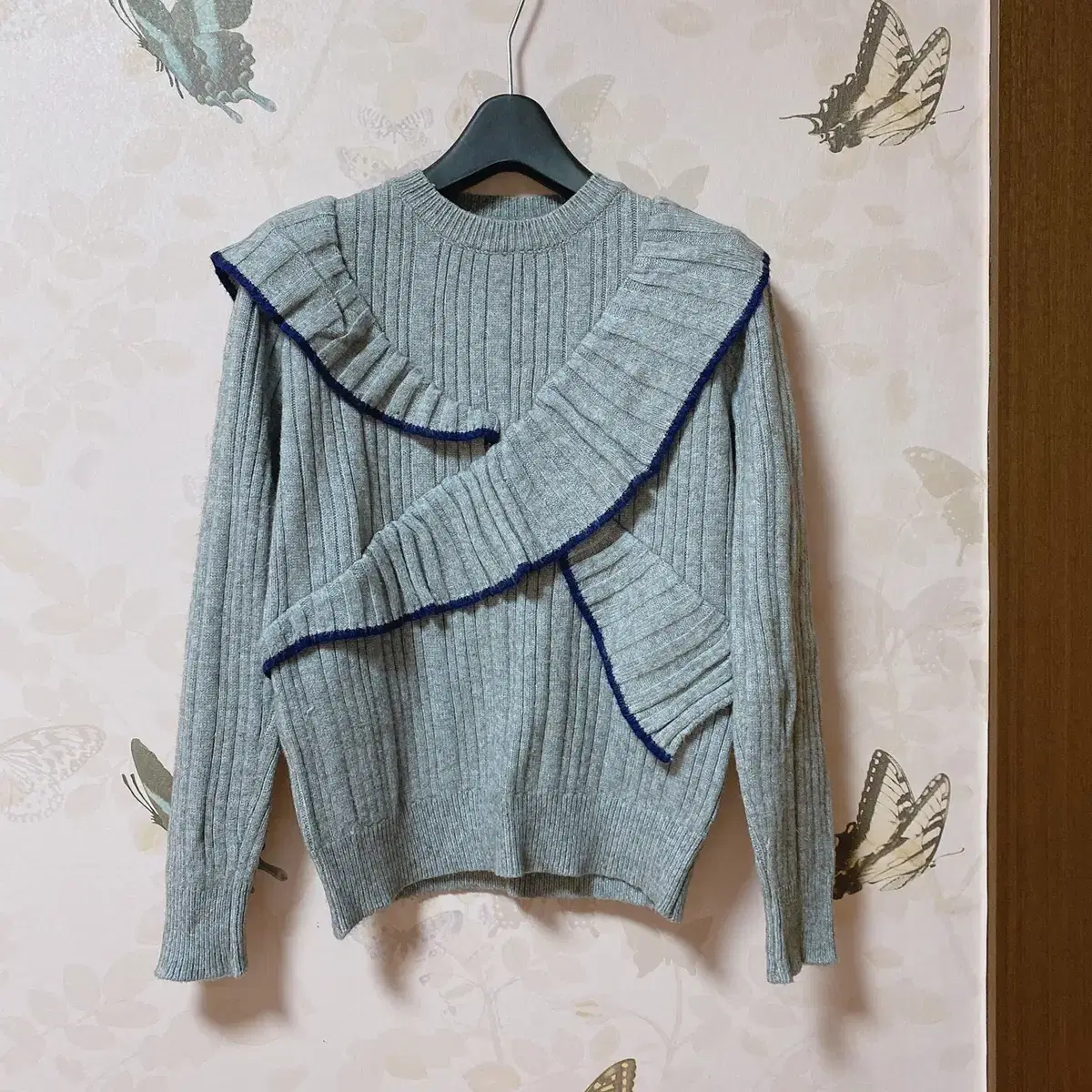 Knit an adorable frill