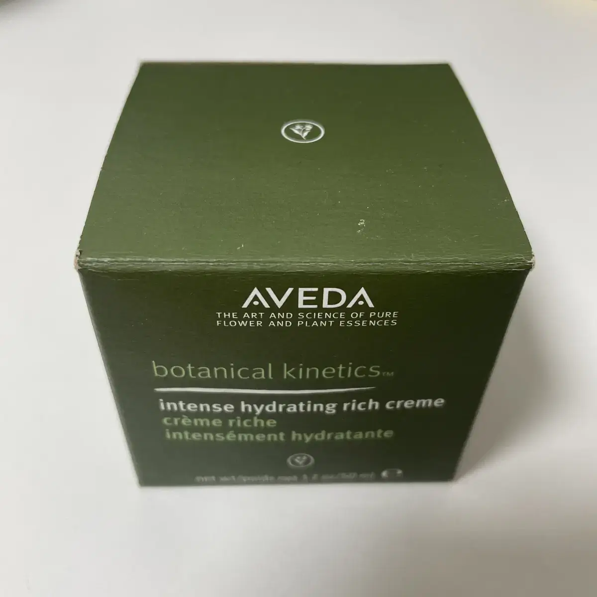 Moisturizing cream / Rich cream / sealed /Aveda