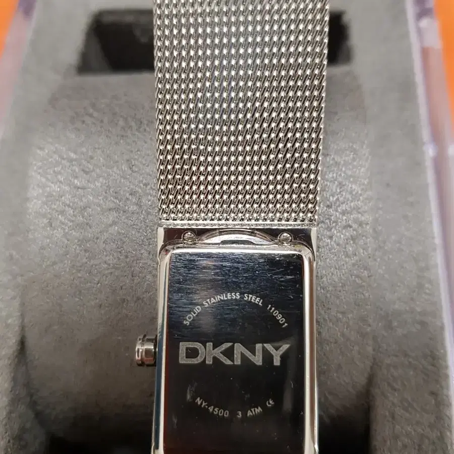 DKNY  여성 실버 메탈시계