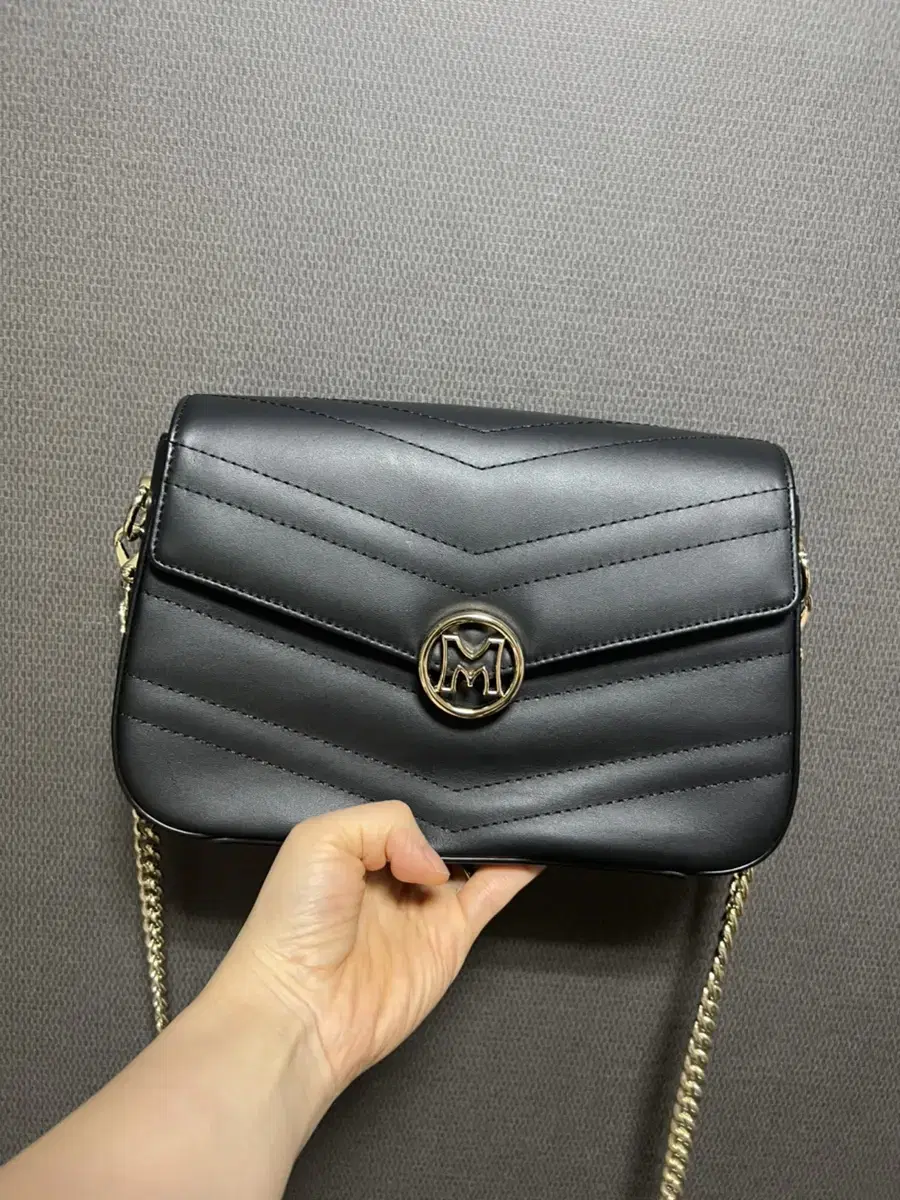 Metro City Mini Cross Shoulder Bag _ M192MQ2301z