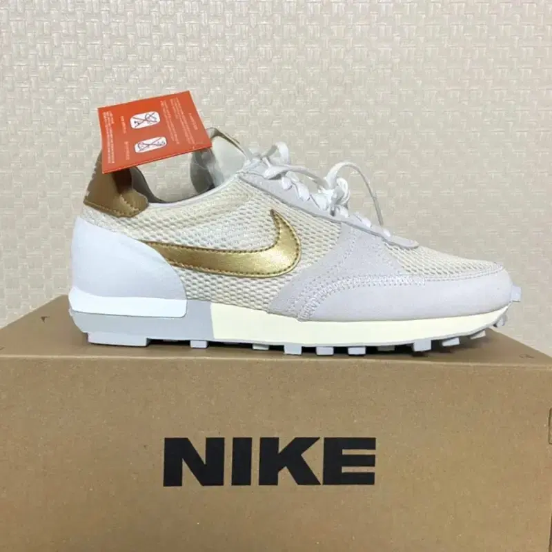 Nike Dabrayk Type Ivory Gold 245