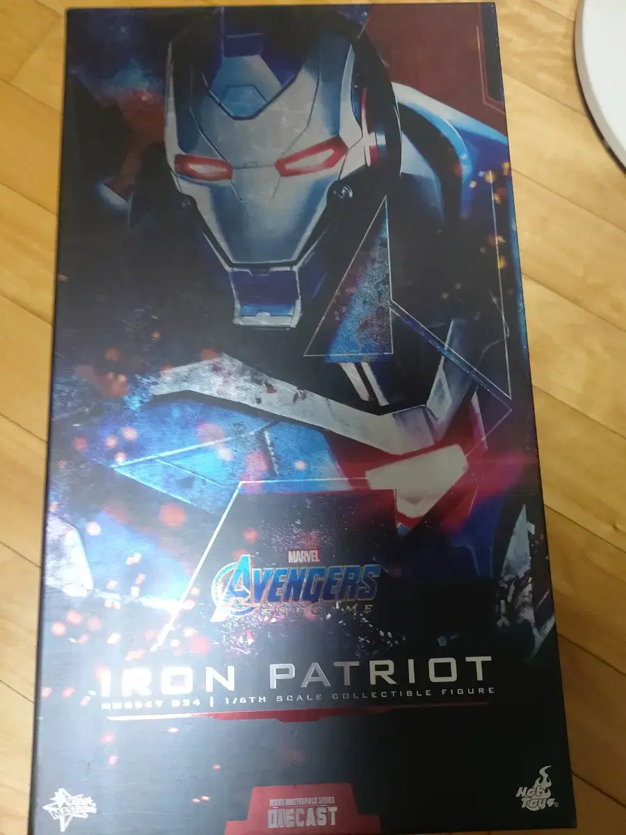 Hot Toys Endgame Patriot 2 Figures