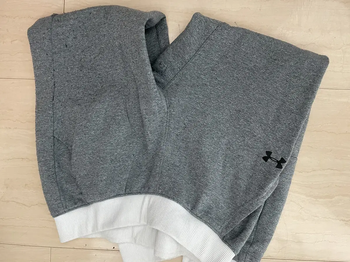 Quick sale Women's Under Armour pants size M