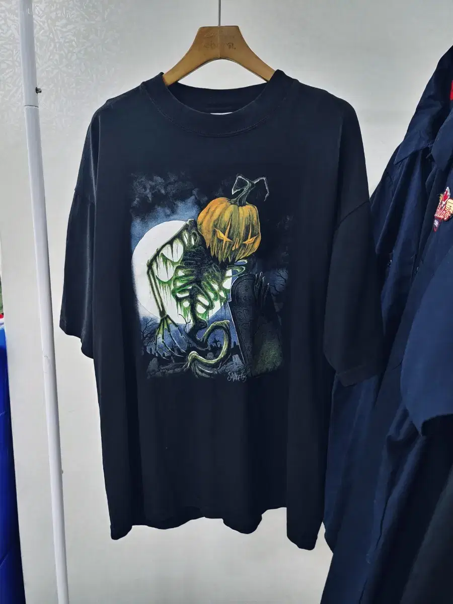 Halloween Pumpkin Monster Graphic Vahn Short Sleeve Tee Size L