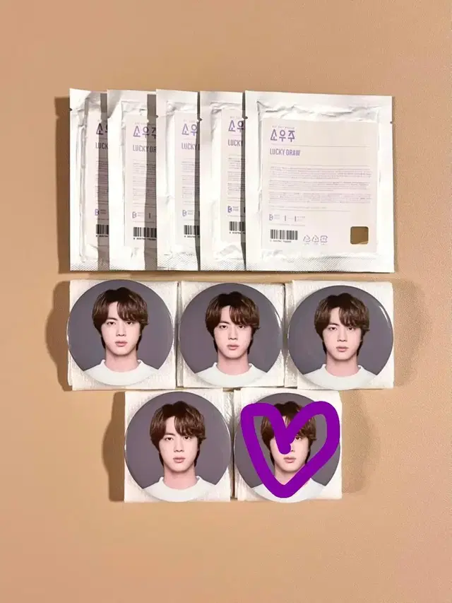 방탄소년단 소우주 럭키드로우 석진 럭드 캔뱃지 BTS JIN BADGE