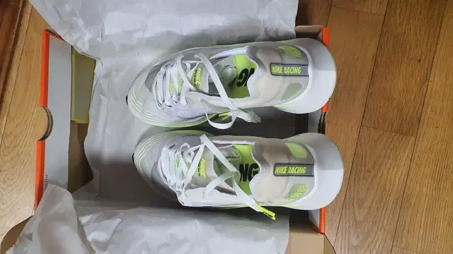 나이키 zoom fly sp 볼트 새상품 285 팝니다