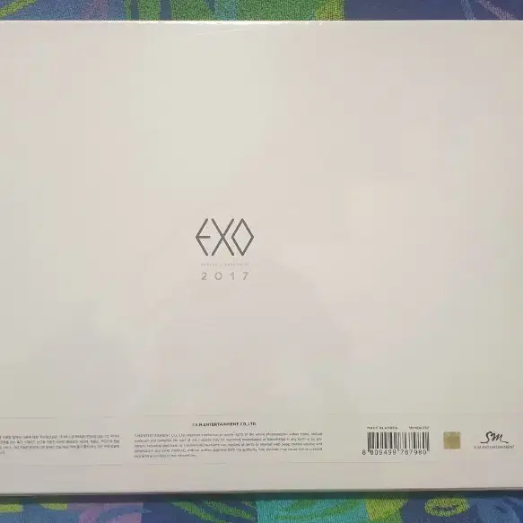 EXO 2017 SEASON'S GREETINGS