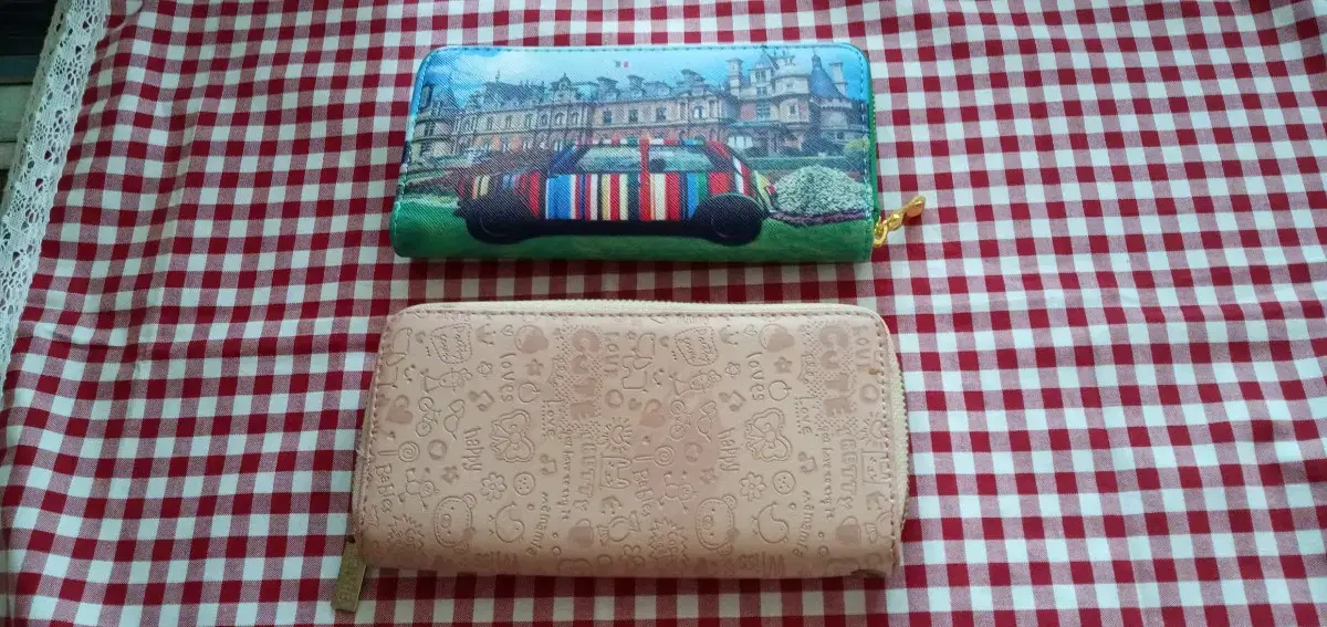 Two long wallets in bulk