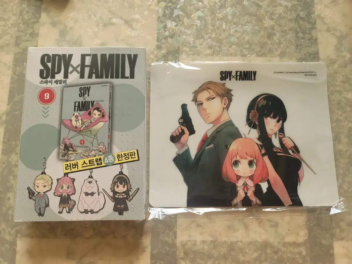 SPY FAMILY Volume 9 limited edition sealed + mousepad