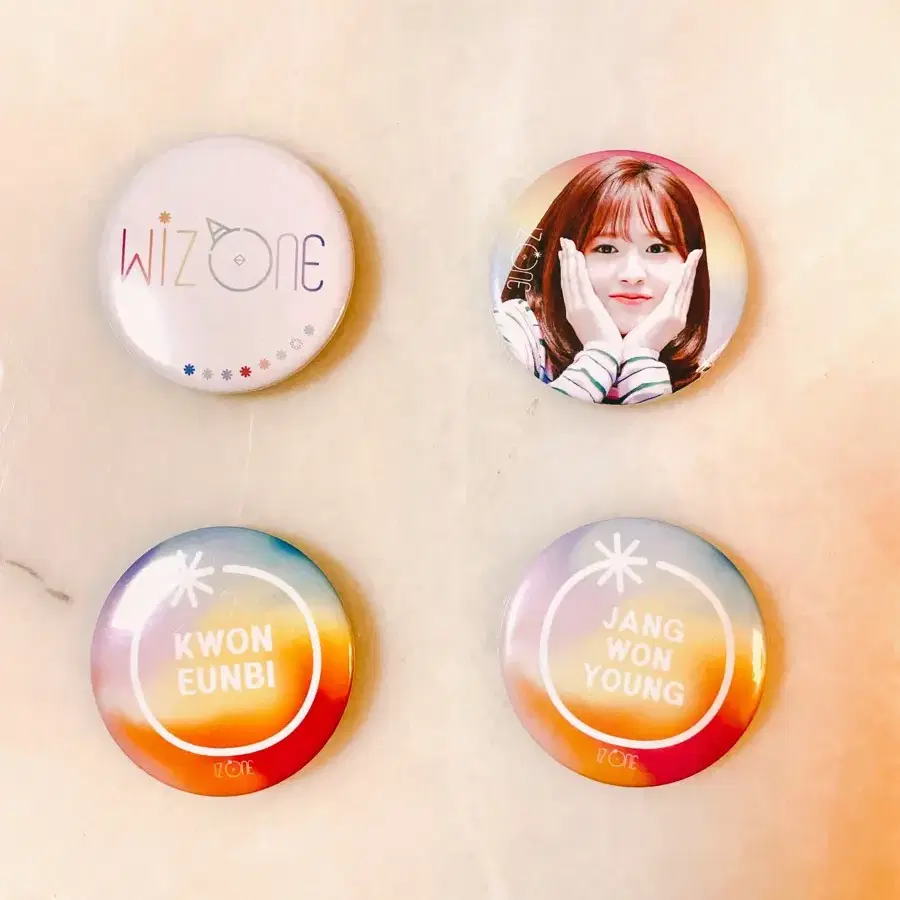 [IZ*ONE] 아이즈원 브로치 (장원영, 안유진, 권은비, 위즈원)