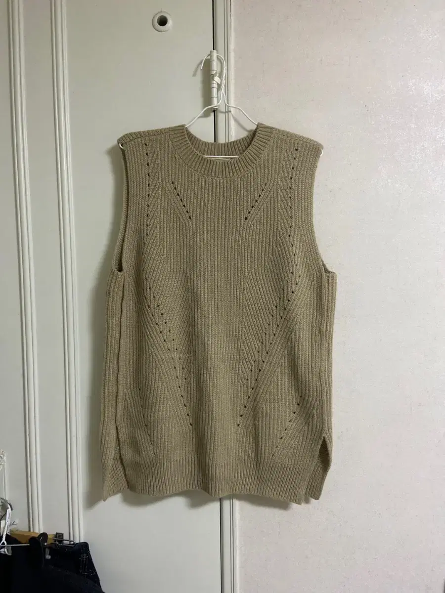 Men's knitted vestsS