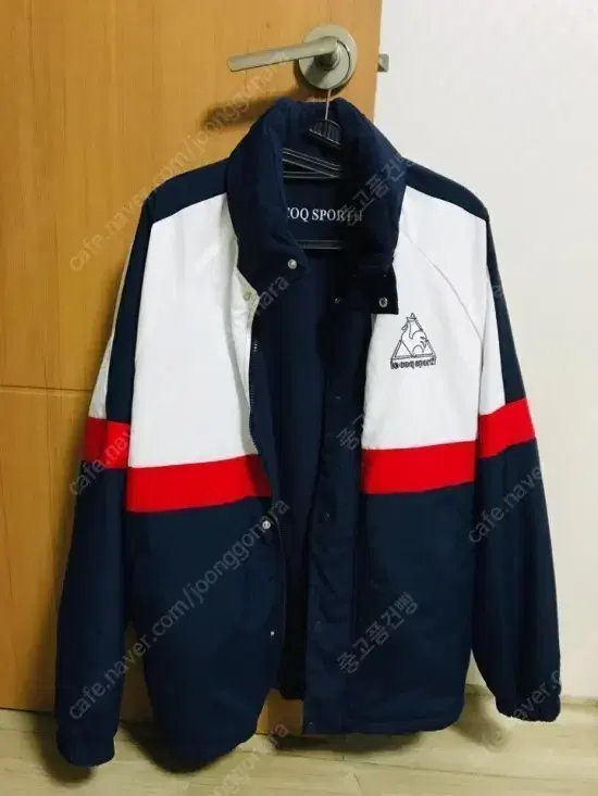 Le Coq Reversible Windbreaker (100) sells