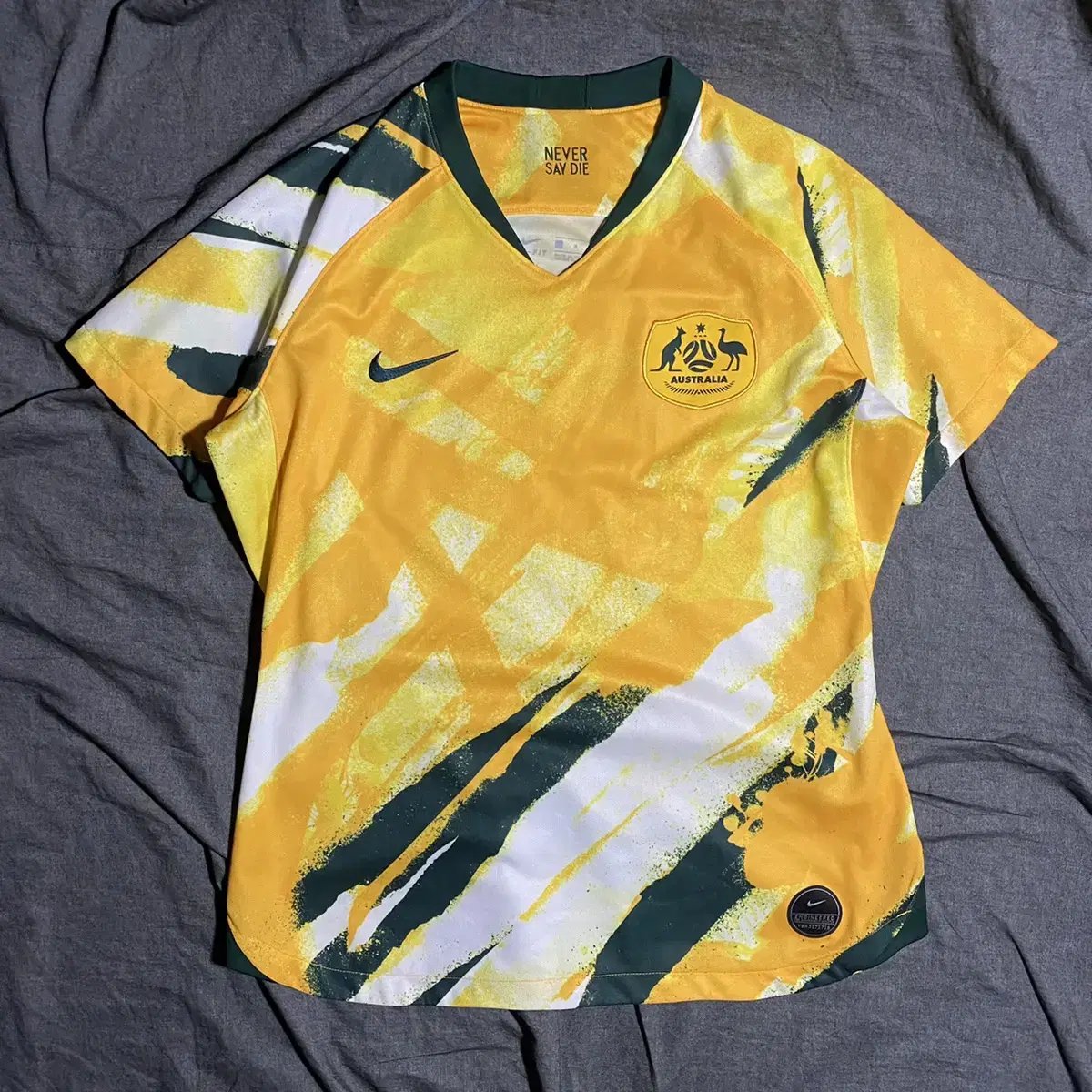 NIKE Australia Soccer Jersey Sz L (Woman