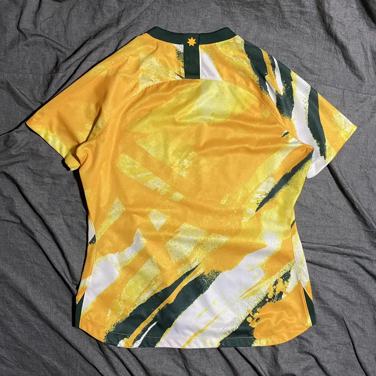 NIKE Australia Soccer Jersey Sz L (Woman