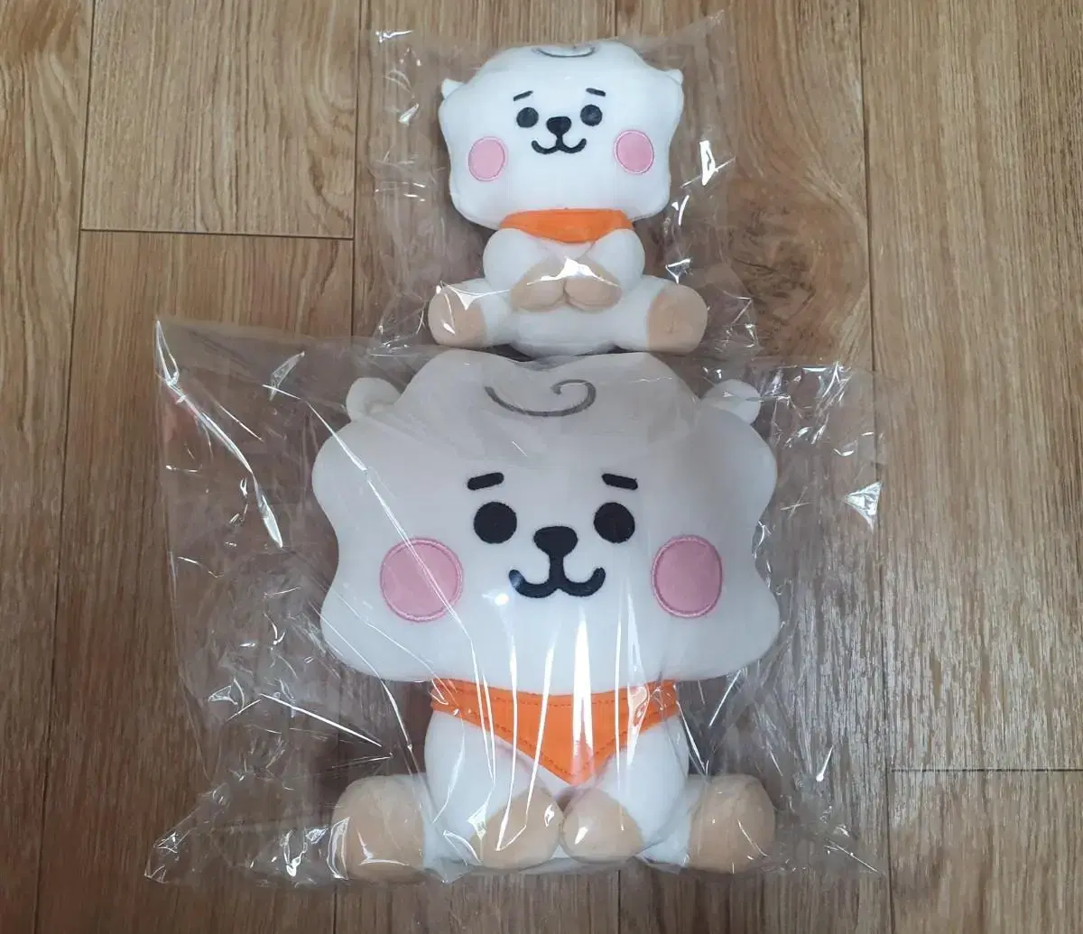 BT21 알제이 시팅 인형 20cm 12cm