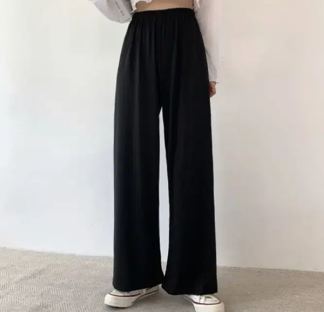 Spandex-banded wide pants