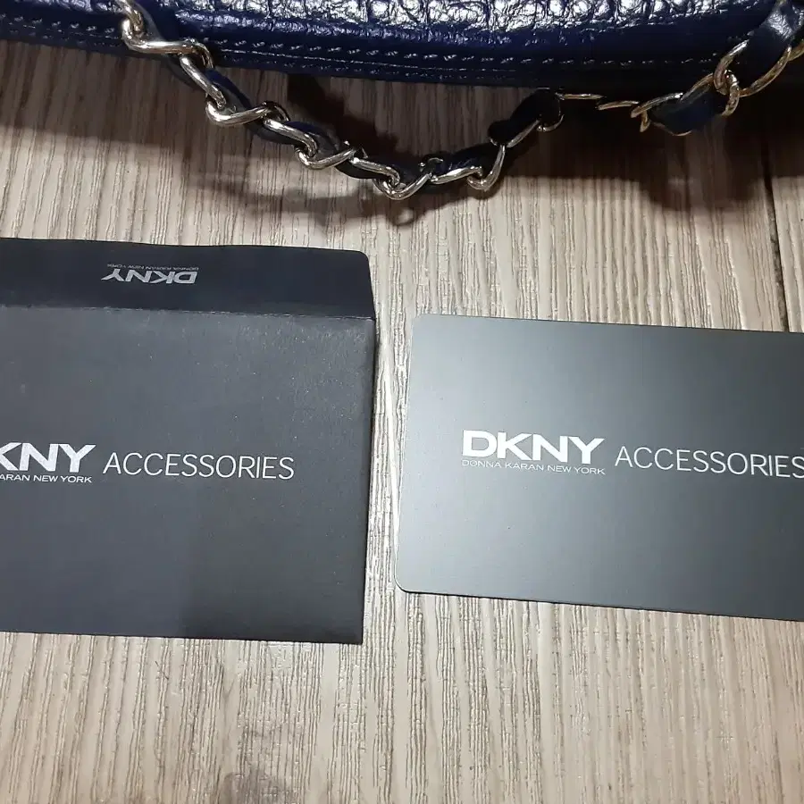 DKNY 크로스백