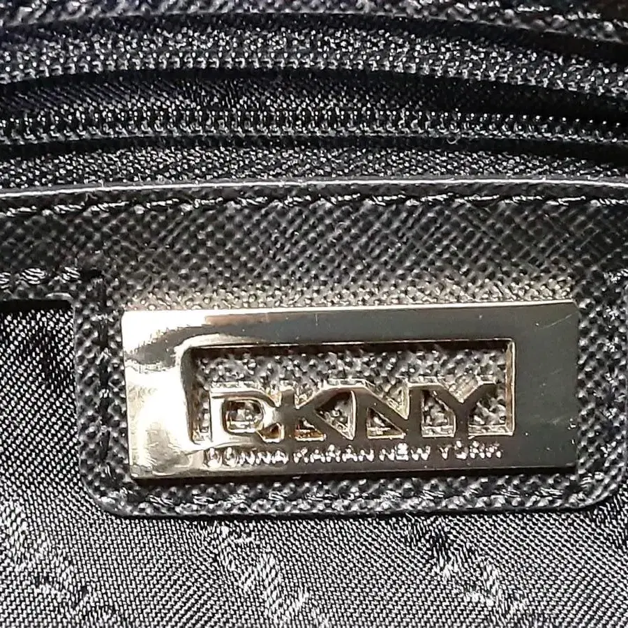 DKNY 크로스백