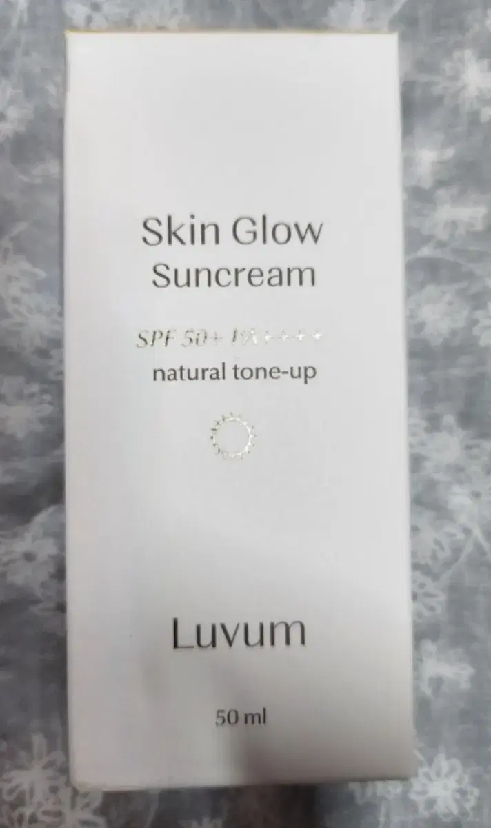 Sealed, large-capacity 50ml skin glow sunscreen