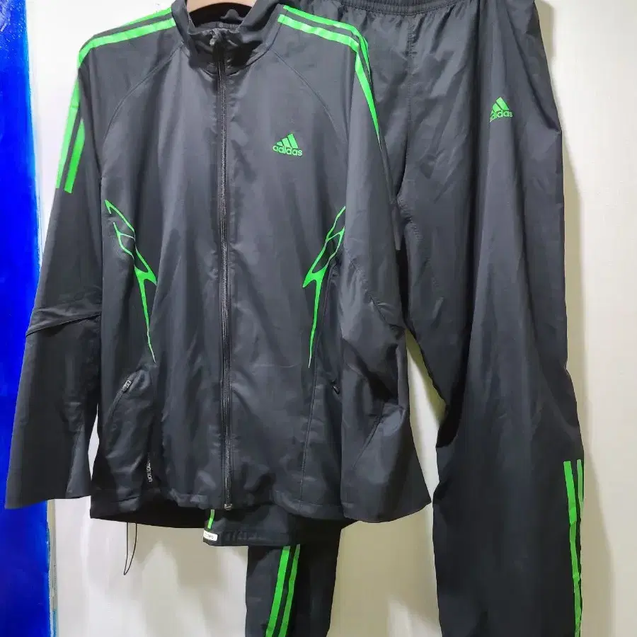 (105,XL) adidas 아디다스 얇은바람막이점퍼 & 바지 세트 !