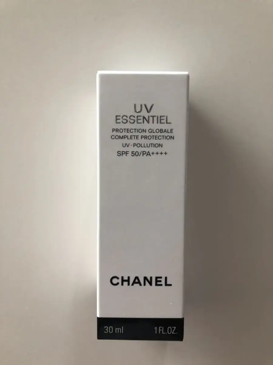 CHANEL UV ESSENCE CL