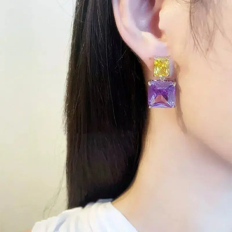 Square dangling earrings