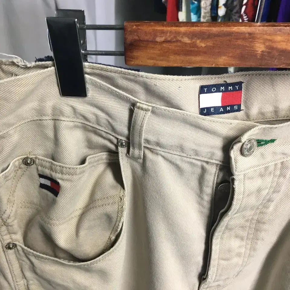 32 TOMMY HILFIGER CARGO PANTS