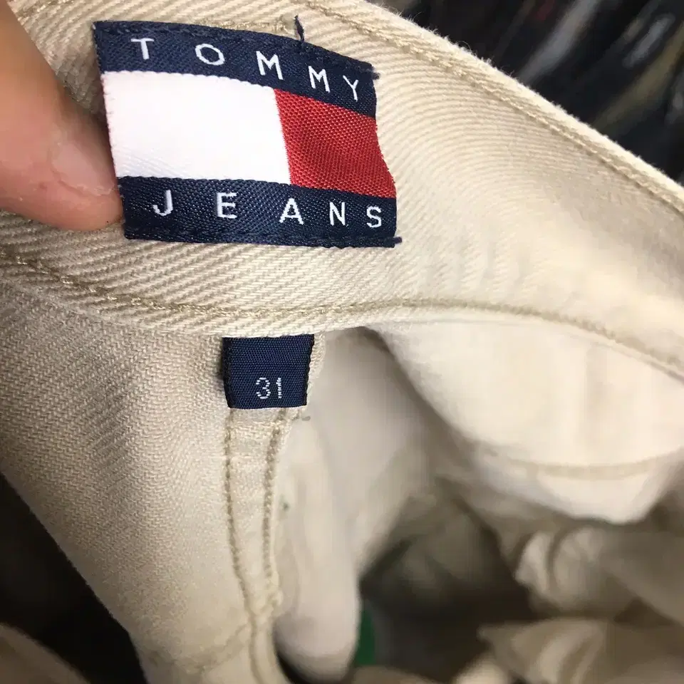 32 TOMMY HILFIGER CARGO PANTS