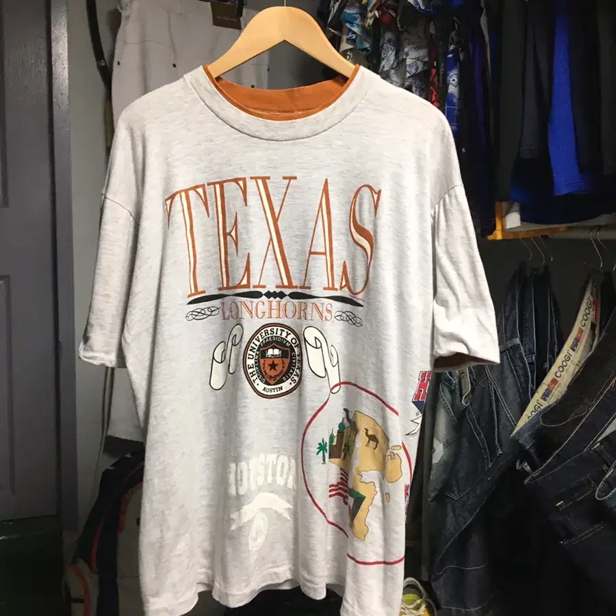 XL) TEXAS ORANGE NECK LINE TEE