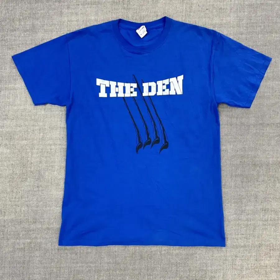 THE DEN 스크래치 티셔츠