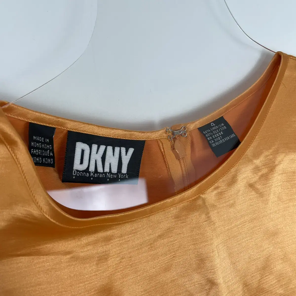 dkny 도나카란뉴욕 슬리브리스 나시 티셔츠