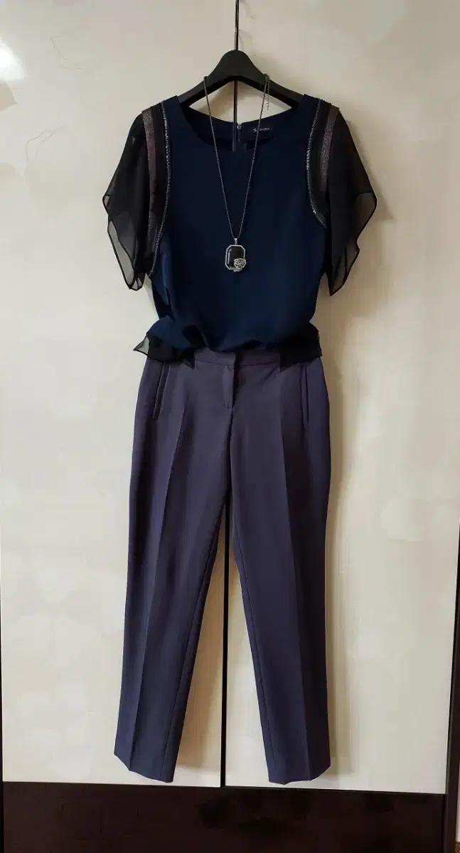 (Solejia Blouse + Line Suit Pants) Set